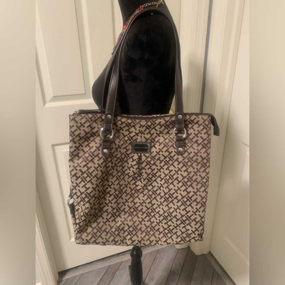 Tommy Hilfiger Signature Logo Handbag/Purse/Tote